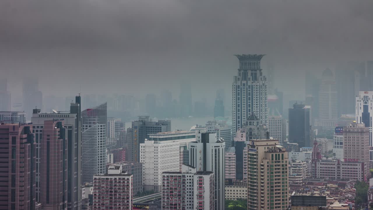 panorama de un día lluvioso 4k lapso de tiempo desde shanghái
