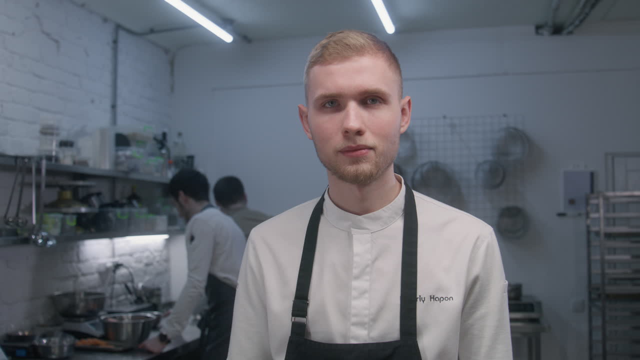 шеф-повар на коммерческой кухне