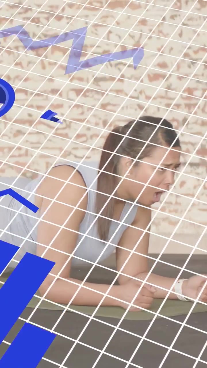 Video verticale: Donna che fa plank su un tappetino, con sincronizzazione del polso e sovrapposizioni fitness blu che la coprono.