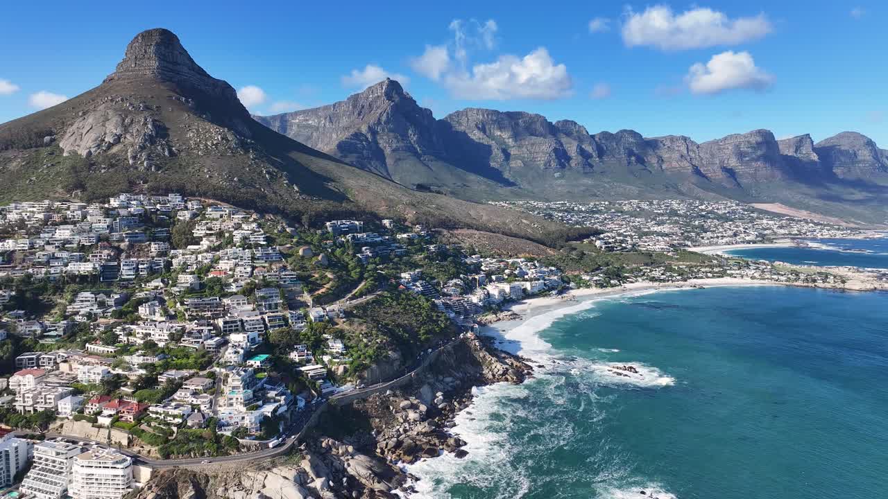 케이프 타운 (cape town) 에 있는 베이 캠프스 비치 (bay camps beach) 는 남아프리카 공화국 서부 케이프 주에 있다.