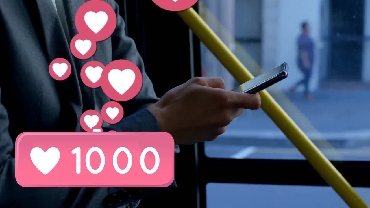 휴대폰과 심장 아이콘에서 손으로 문자 메시지를 보내는