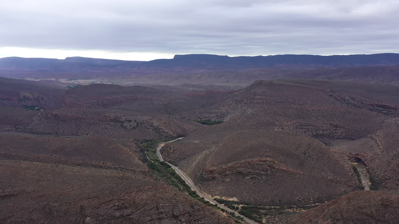 camino a ninguna parte en sudáfrica tiro aéreo entorno árido