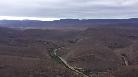 Camino-A-Ninguna-Parte-En-Sudáfrica-Toma-Aérea-Ambiente-árido