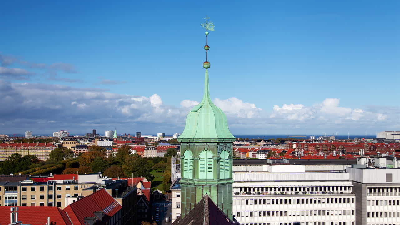 코펜하겐 스카이라인 타워 스피어와 함께 타임 ⁇ 스