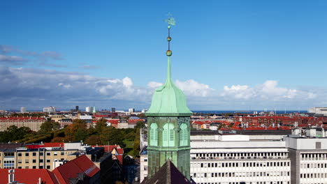 Timelapse-Del-Horizonte-De-Copenhague-Con-Aguja-De-Torre