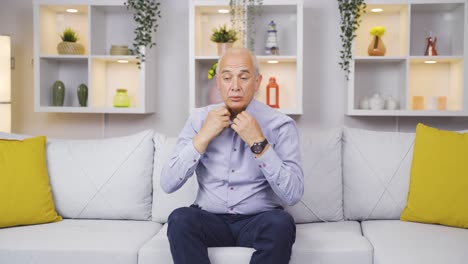 興奮した可愛い老人が家にいます ⁇