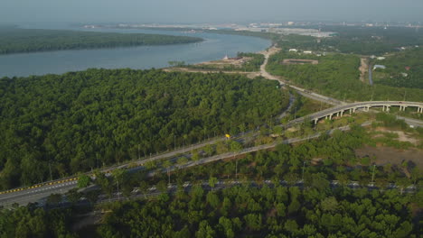 carretera de peaje y paso elevado cerca del río bagan lalang, sepang, selangor, malasia