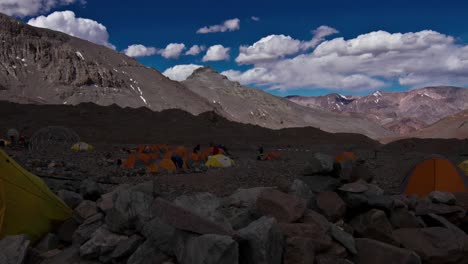 Aconcagua-Zeitraffer-Plaza-Argentinien-Mit-Zelten-2