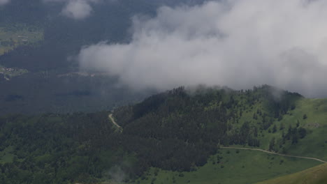 Nebeliger-Tskhratskaro-Pass-In-Bakuriani,-Georgien---Rückzug