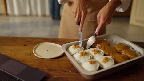 woman baking delicious cinnamon rolls