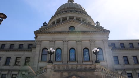 mississippi state capitol building in jackson, mississippi with tilt up from benches