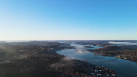 Paisaje-Pintoresco-Del-Lago-De-Los-Ozarks-En-El-Medio-Oeste-Americano,-Aéreo