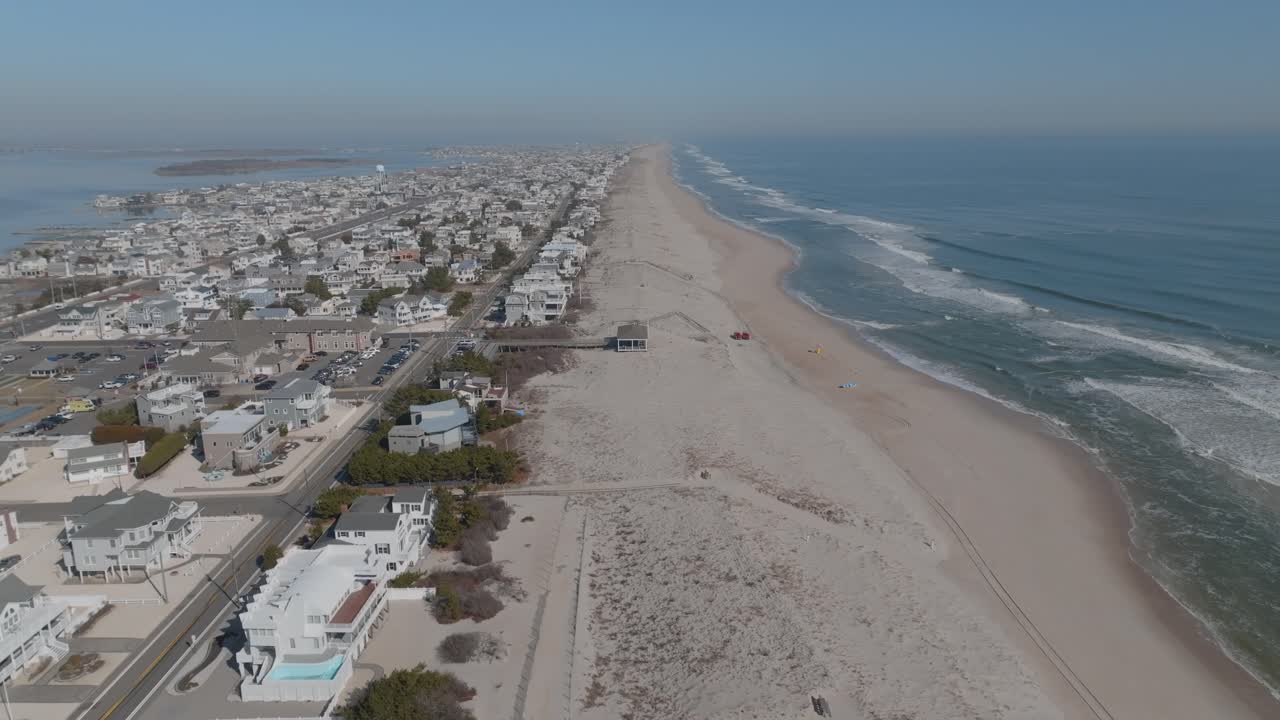 vista aérea de la isla de long beach, sin gente.