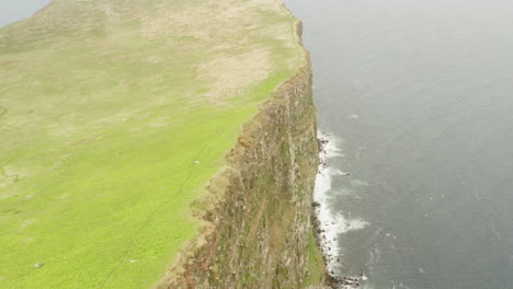 Flight-over-the-tall-seacliffs-amongst-the-seafowl-of-Hornstrandir