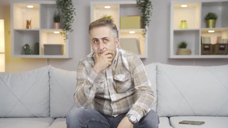 hombre de pensamiento infeliz.
