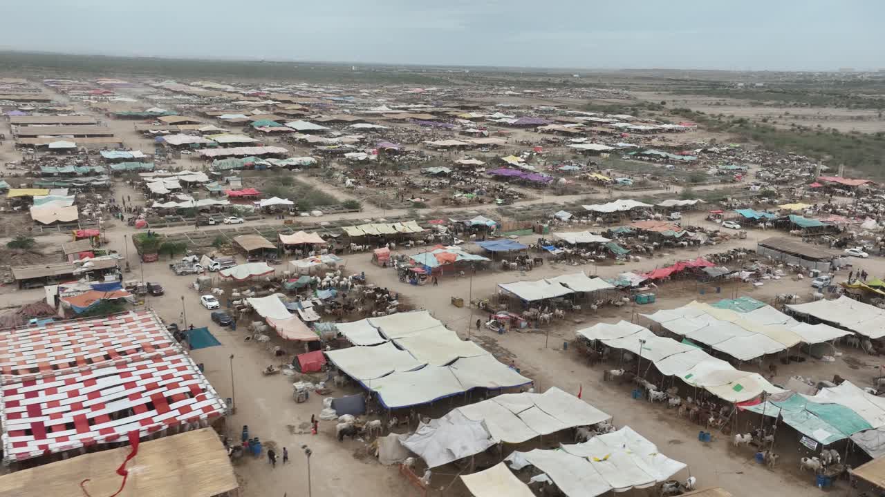 파키스탄 카라치 의  ⁇ 창 한 시장 의 공중 드론 영상