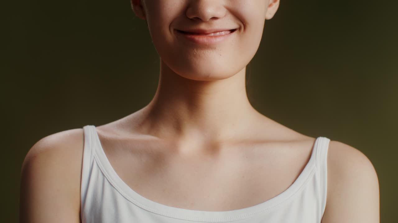 Primer plano de una mujer sonriente