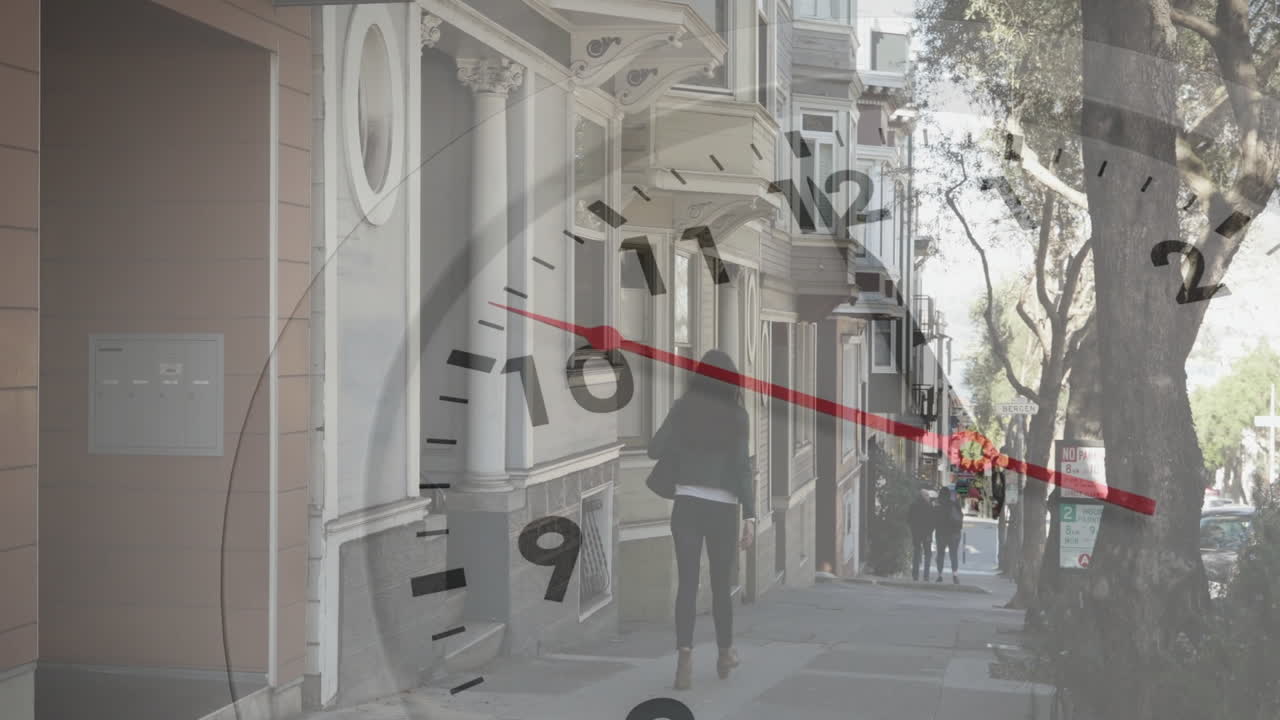 анимация часов, движущихся над людьми, идущими по городу