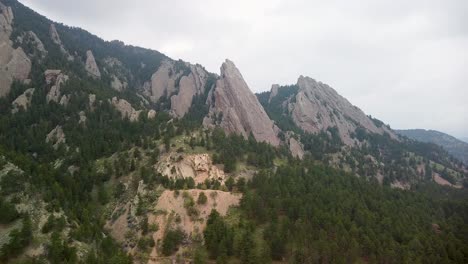 Aerial-far-view-of-Flatirons-rock-formation-in-Boulder,-Colorado