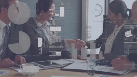 animación de estadísticas y procesamiento de datos sobre el apretón de manos de un empresario