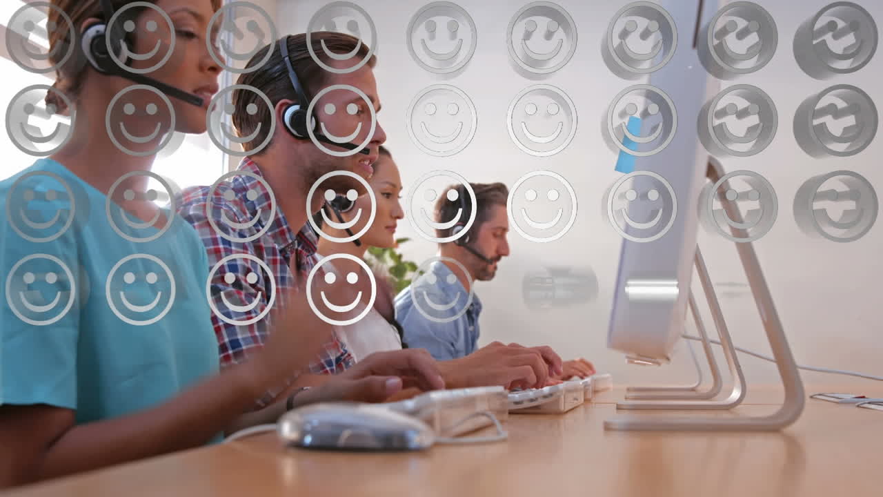 animación de iconos emoji sobre personas de negocios que usan auriculares de teléfono