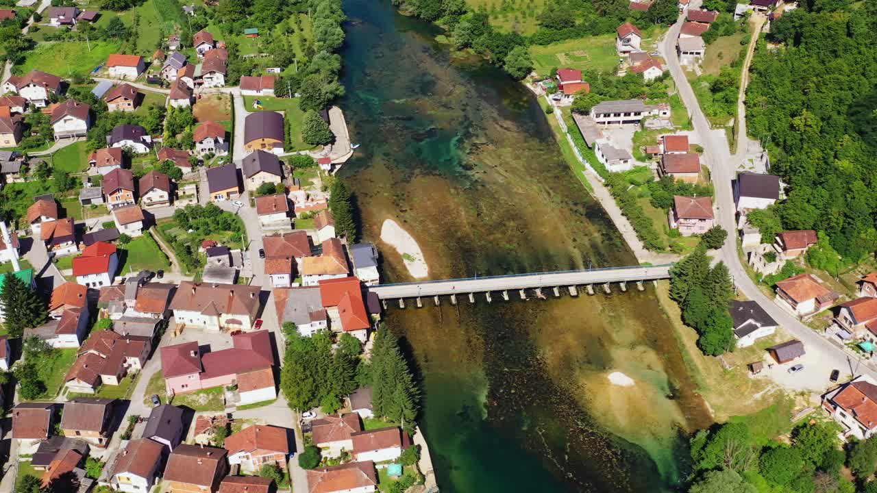 puente sobre el río una en kulen vakuf, ostrovica, bosnia