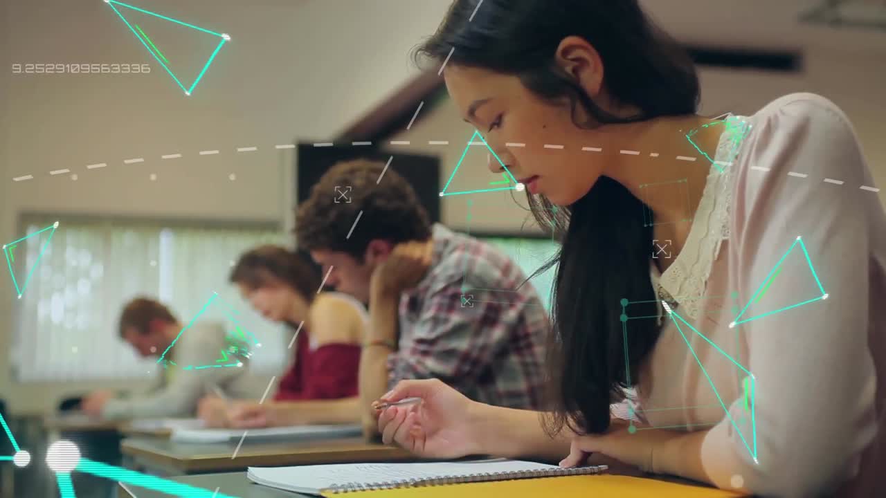 estudiantes universitarios escribiendo notas en clase