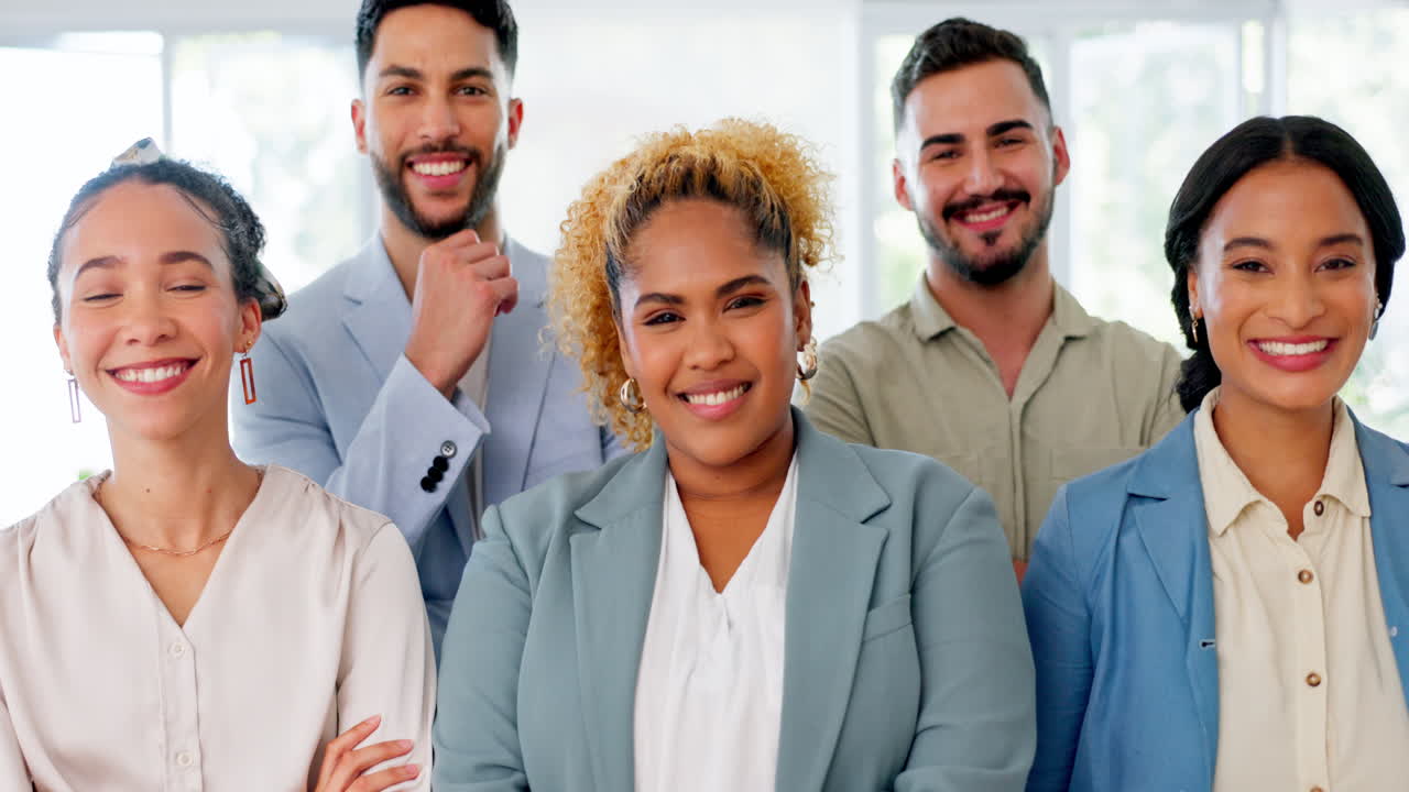 gente de negocios, trabajo en equipo y brazos cruzados