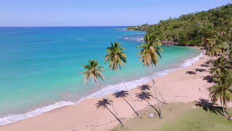 Golden-sand-and-turquoise-waters-at-Playa-Colorada-beach,-Samana-in-Dominican-Republic