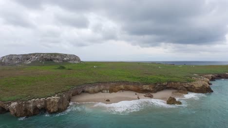 Aerial-dolly-in-shot-of-the-Isla-Larga,-Marietas-Islands,-Nayarit,-Mexico