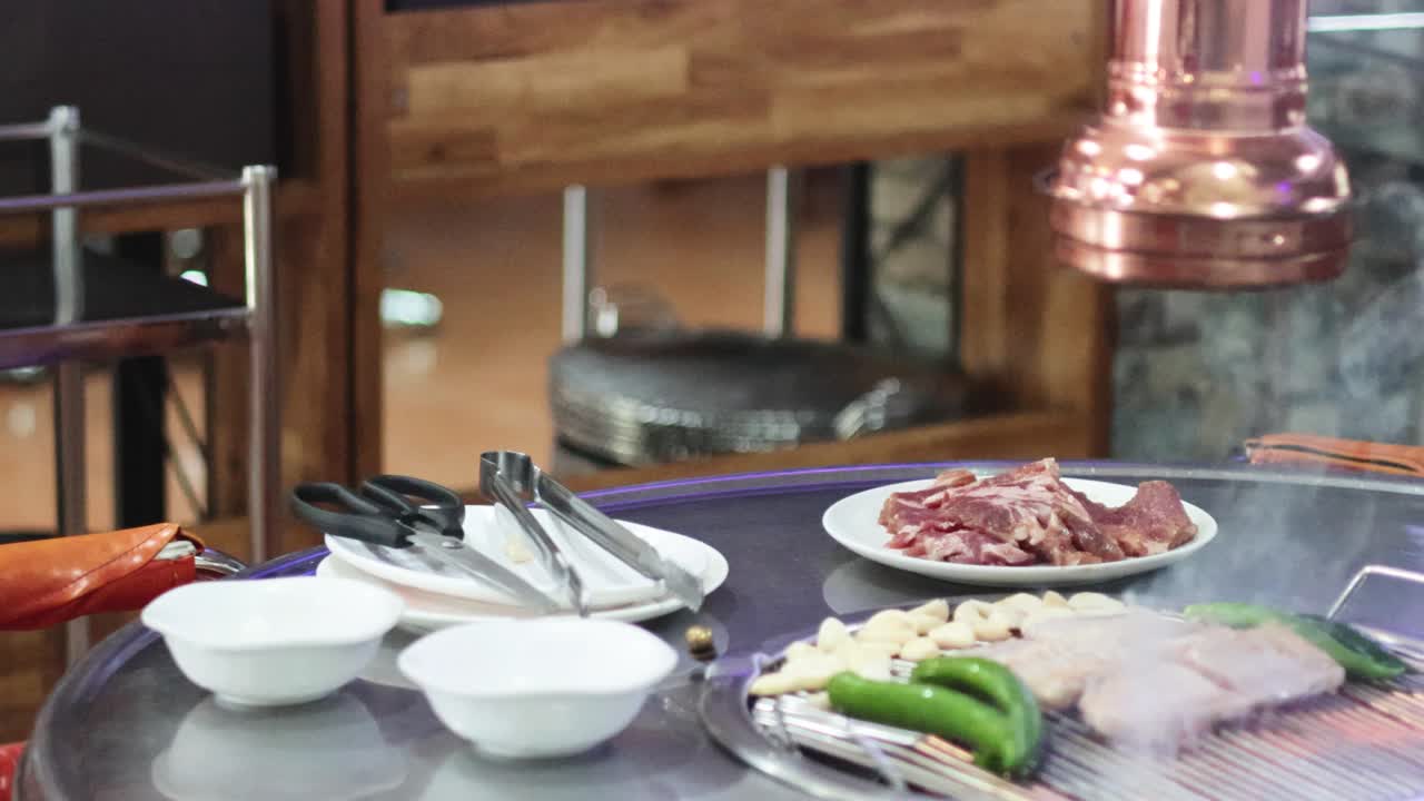 한국 bbq 그릴을 설치합니다.