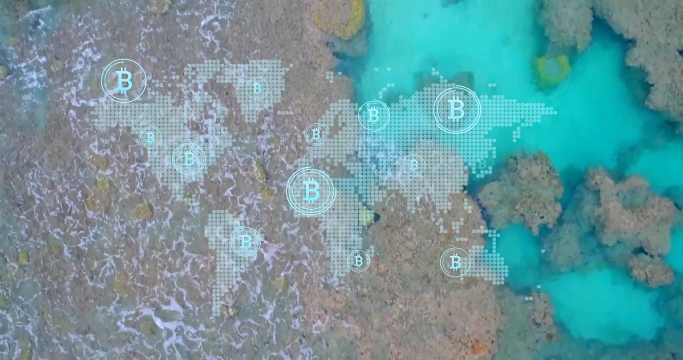 Animazione di una mappa del mondo e bitcoin sulla riva del mare con le onde.