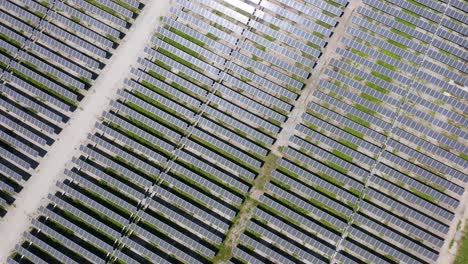 Pedestal-Up-Reveals-Giant-Solar-Farm-in-Middle-of-Nowhere-Midwest-USA