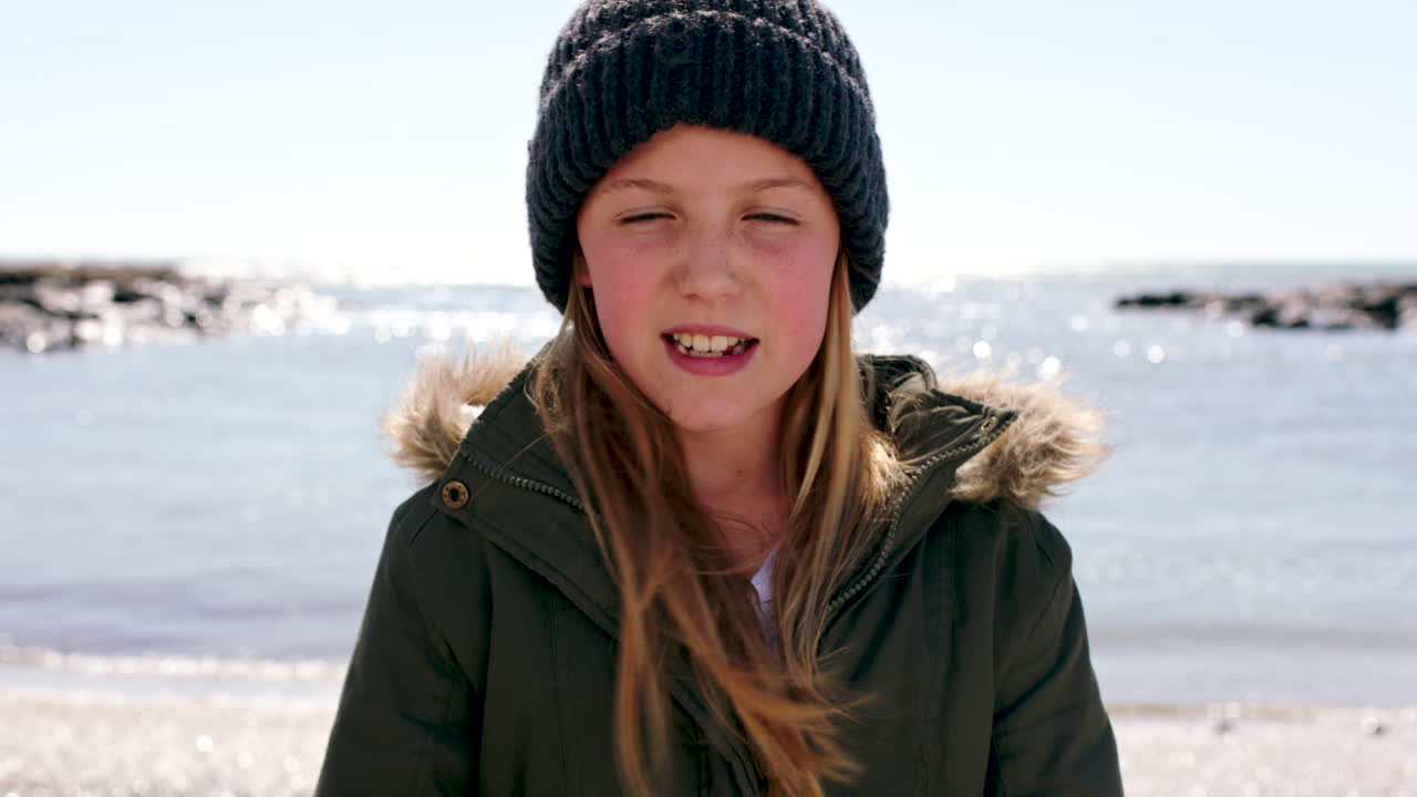 해변에 있는 아이, 소녀, 해자리 얼굴