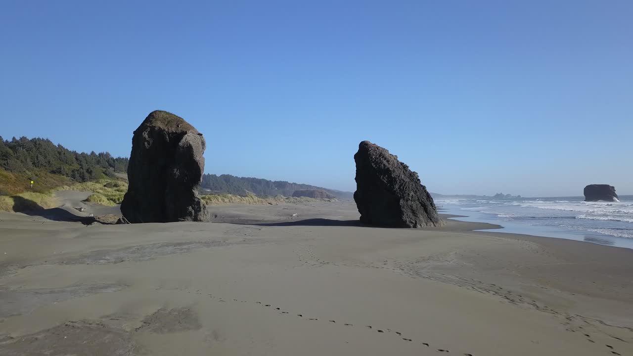 4k fpv oregon costa autopista 101, punto de vista formaciones rocosas