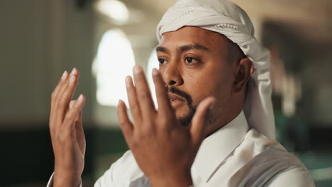 muslim man praying