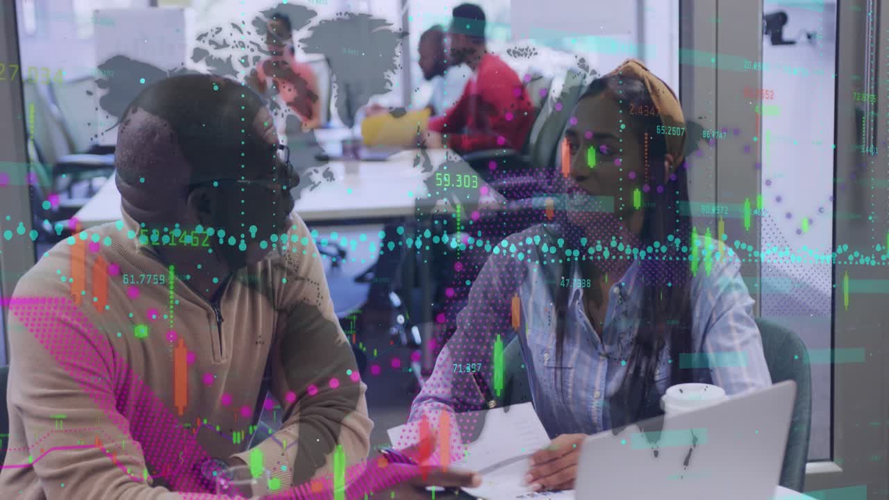 Animazione dell'elaborazione dati su diverse figure professionali in ufficio