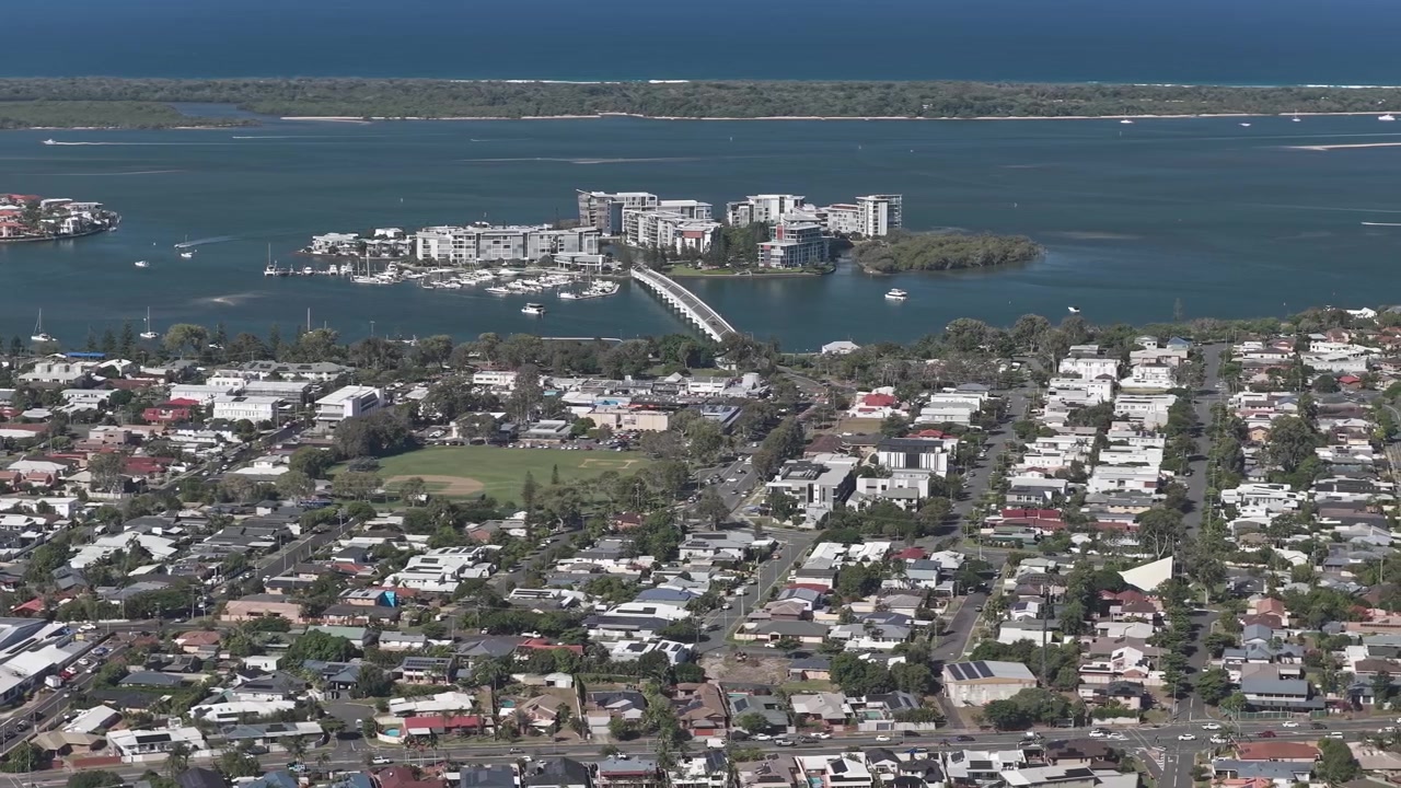 Sobborghi e Isola di Ephraim nel Queensland, Australia - Ripresa con drone.