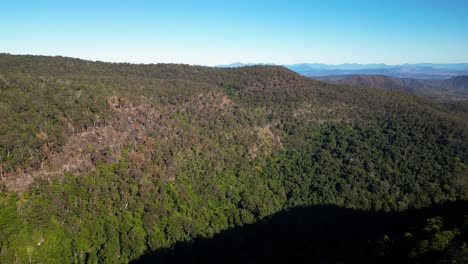 Luftaufnahme-über-Der-Westseite-Des-Lamington-Nationalparks,-Hinterland-Der-Goldküste,-Malerischer-Rand