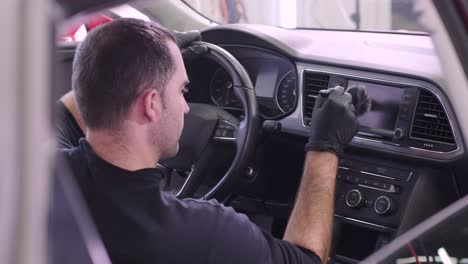 limpieza profesional de automóviles. lavado de sars. detalles interiores. limpieza en seco y detalles del interior de un automóvil. limpeza profunda de asientos. limpeza de espuma en el lavado de automóviles; limpieza del panel del automóvil del polvo. una aspiradora