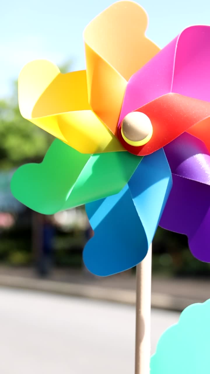 el rodillo gira rápidamente en un mercado al aire libre.