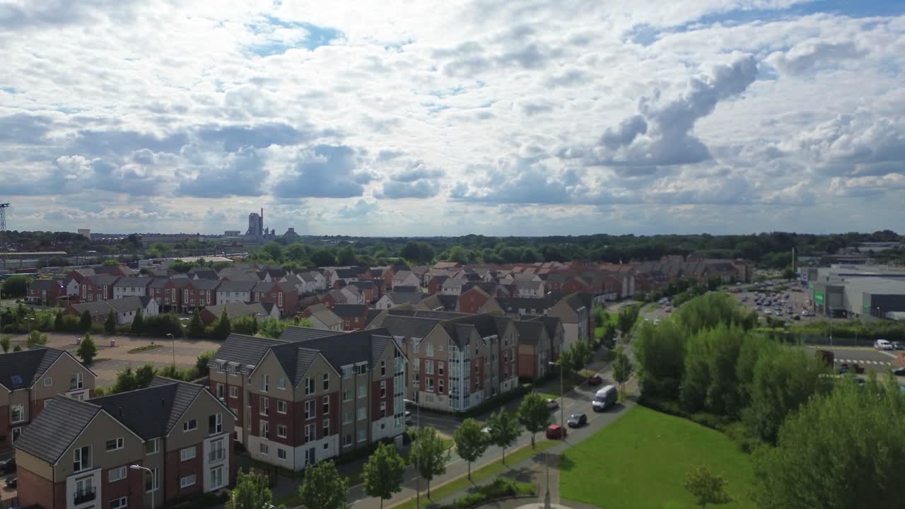 영국 워릭셔 주 럭비에 있는 에디슨 드라이브 아파트 단지의 드론 뷰
