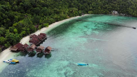 Isla-Kri-Exótica-En-El-Archipiélago-De-Raja-Ampat,-Indonesia