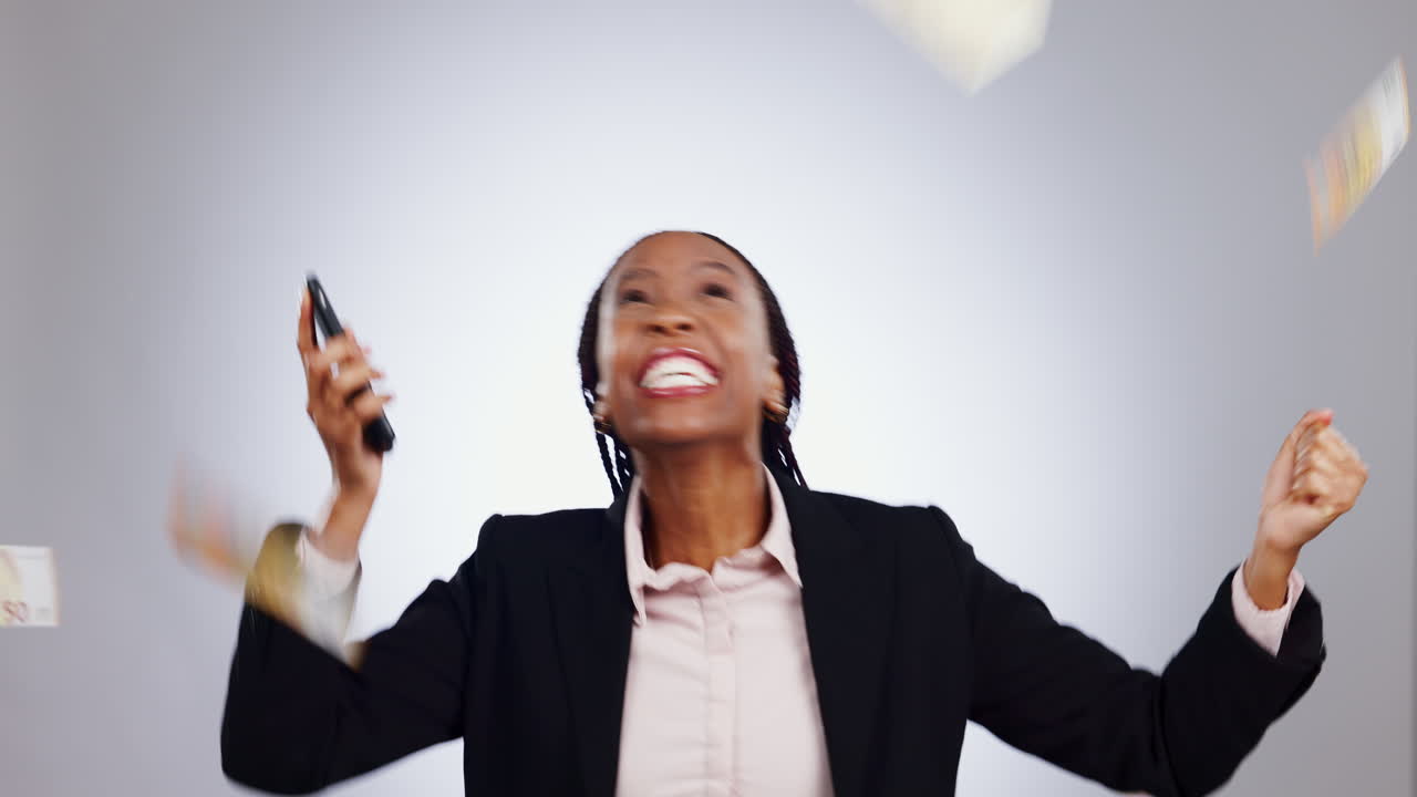 estudio, celebración y mujer negra con dinero