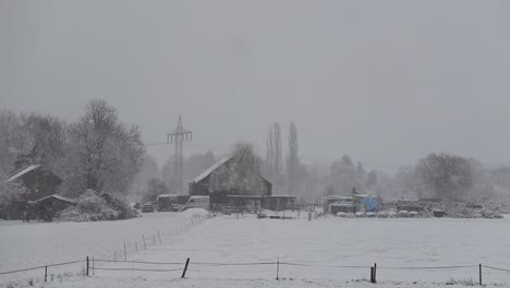 Schneetag-Auf-Dem-Land-Europa