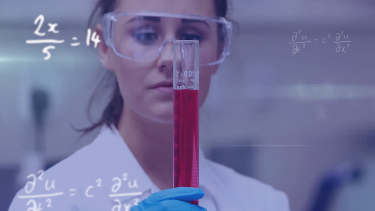 animación de ecuaciones matemáticas sobre científica caucásica haciendo un experimento en el laboratorio
