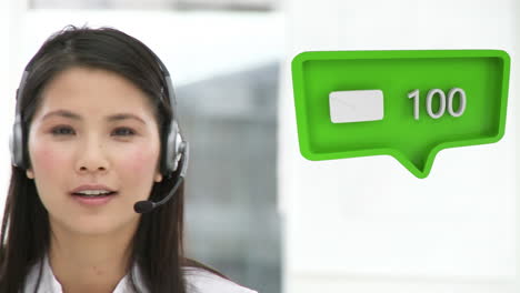 animación de iconos digitales sobre una mujer de negocios usando auriculares de teléfono