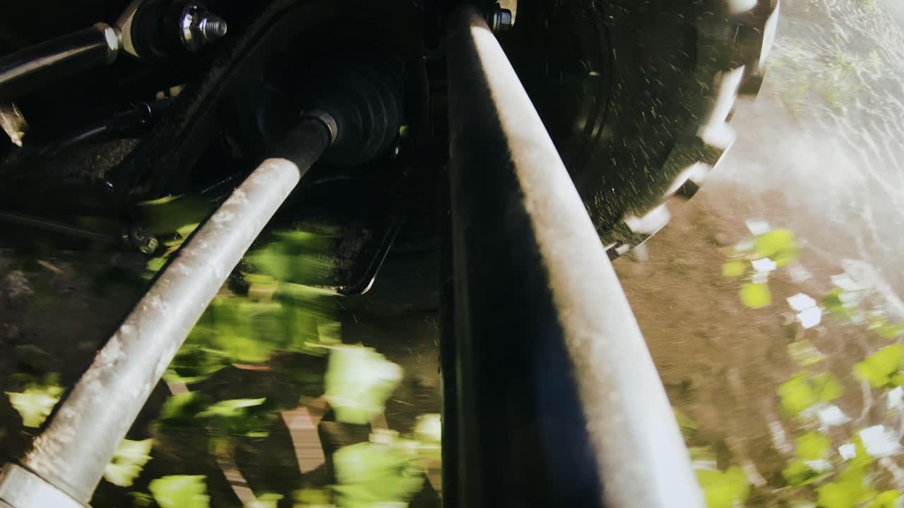 wheelcam de un atv quad en el desierto