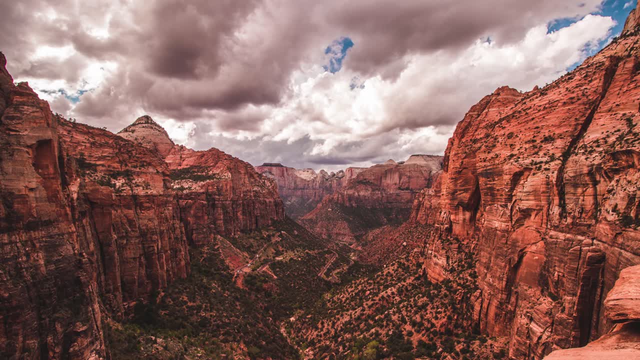 Mesmerizing Breathtaking panoramic clouds Time-Lapse over Zion Canyon