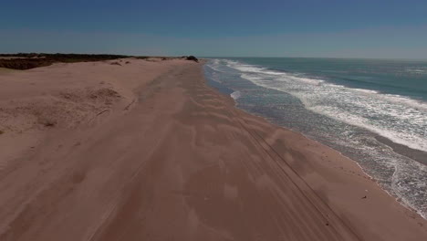 AERIAL---Lakeshore-of-Mar-Chiquita-salt-lake,-Cordoba,-Argentina,-forward